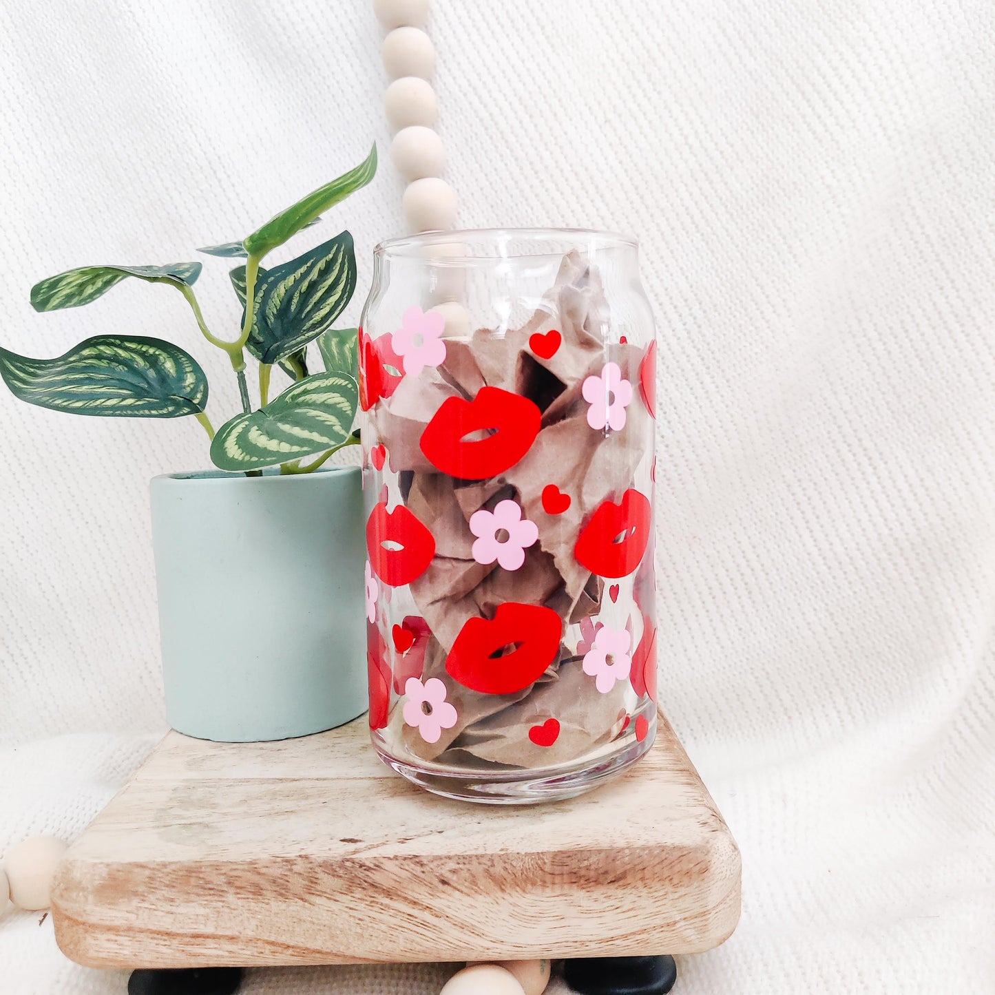 Lips and Flowers Can Glass Cup