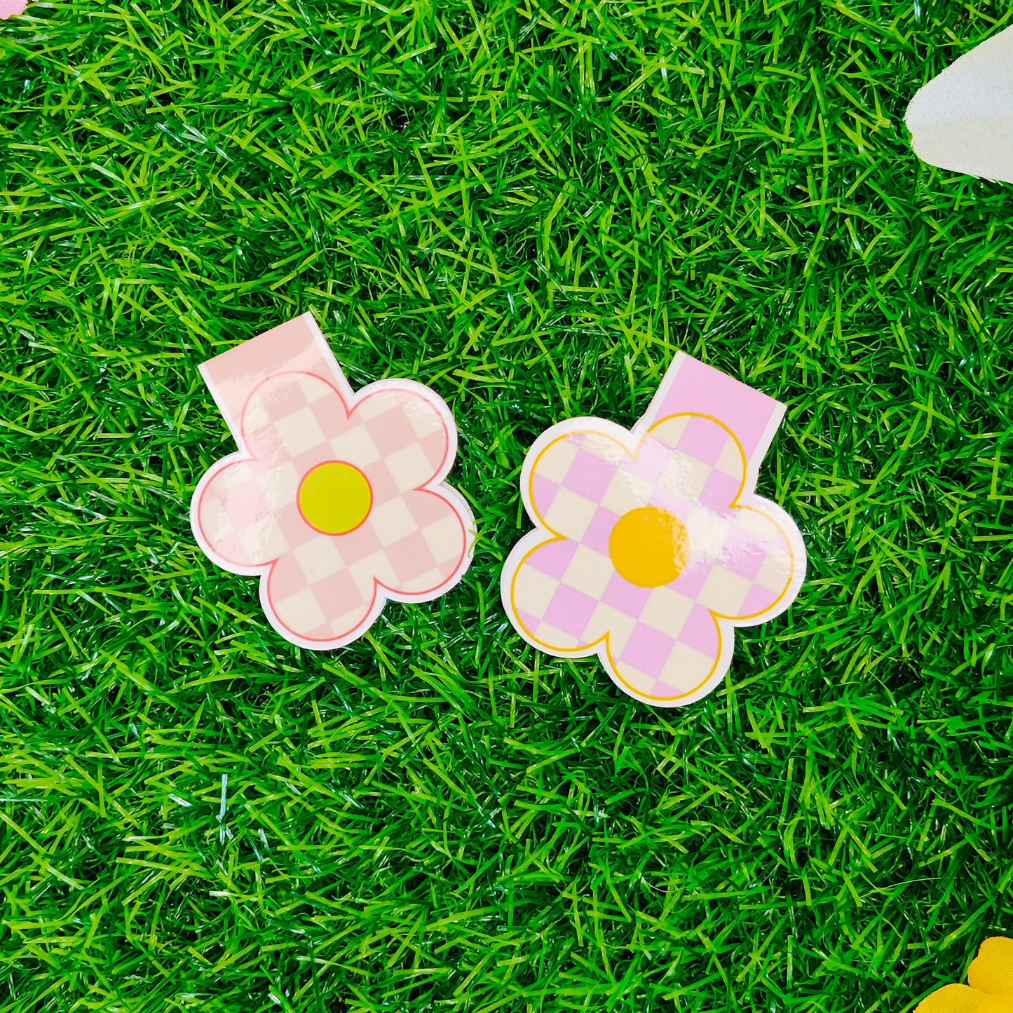 Pink Checkered Daisy Magnetic Bookmark