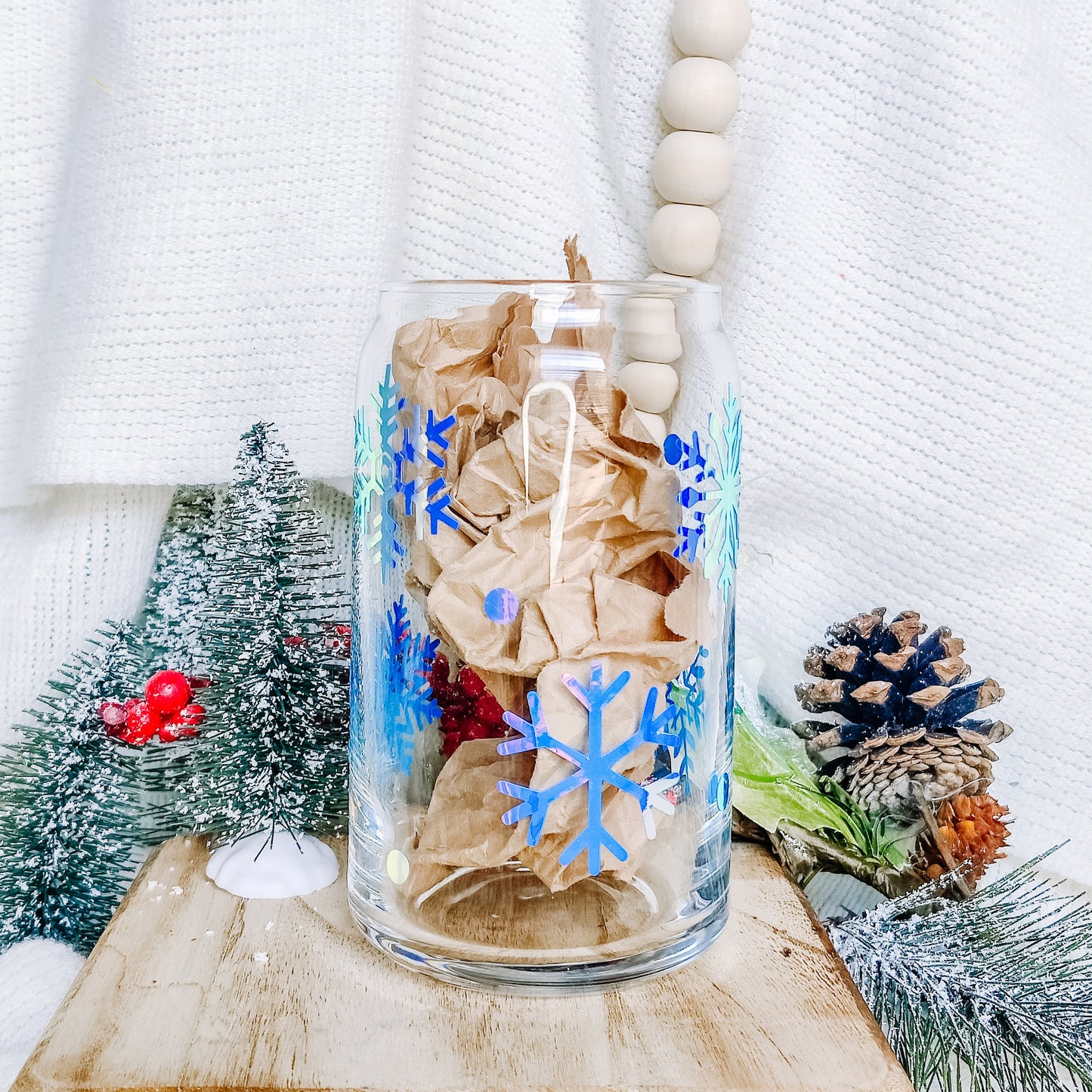 Snowflakes Can Glass Cup